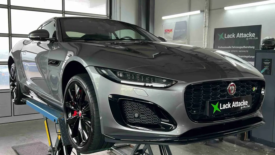 Vorher-Nachher: Jaguar F-Type Rear Vorher - Lack Attacke