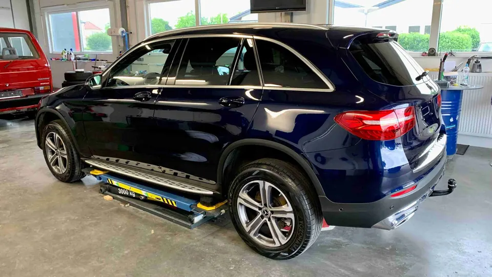 Vorher-Nachher: Mercedes GLC Rear Vorher - Lack Attacke