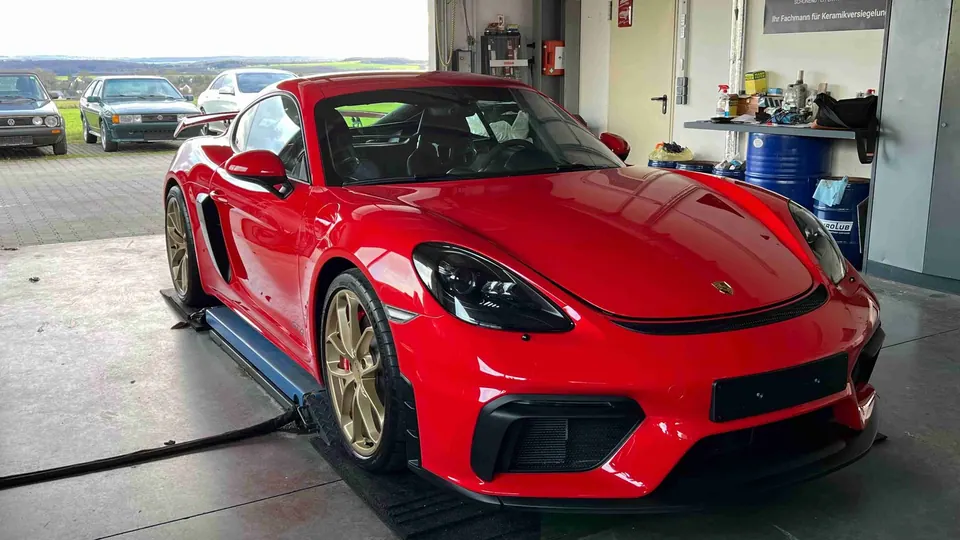 Vorher-Nachher: Porsche Cayman GT4 Nachher - Lack Attacke